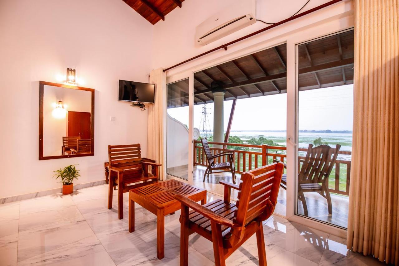 Chaarya Lake Otel Tissamaharama Dış mekan fotoğraf